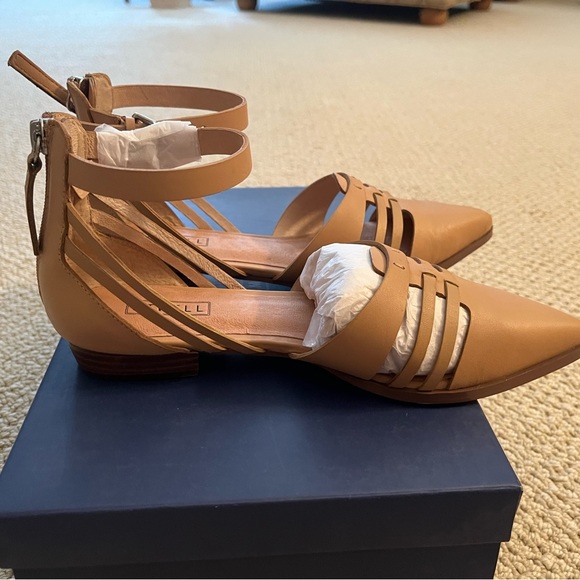 At well Ankle strap flats:New Never Worn . Tan leather size 6 - Picture 3 of 7